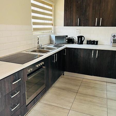 Ultimate Sky _ 2 Bedroom Villa Pretoria-Noord エクステリア 写真