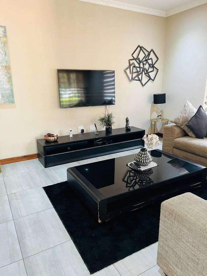 Ultimate Sky _ 2 Bedroom Villa Pretoria-Noord エクステリア 写真
