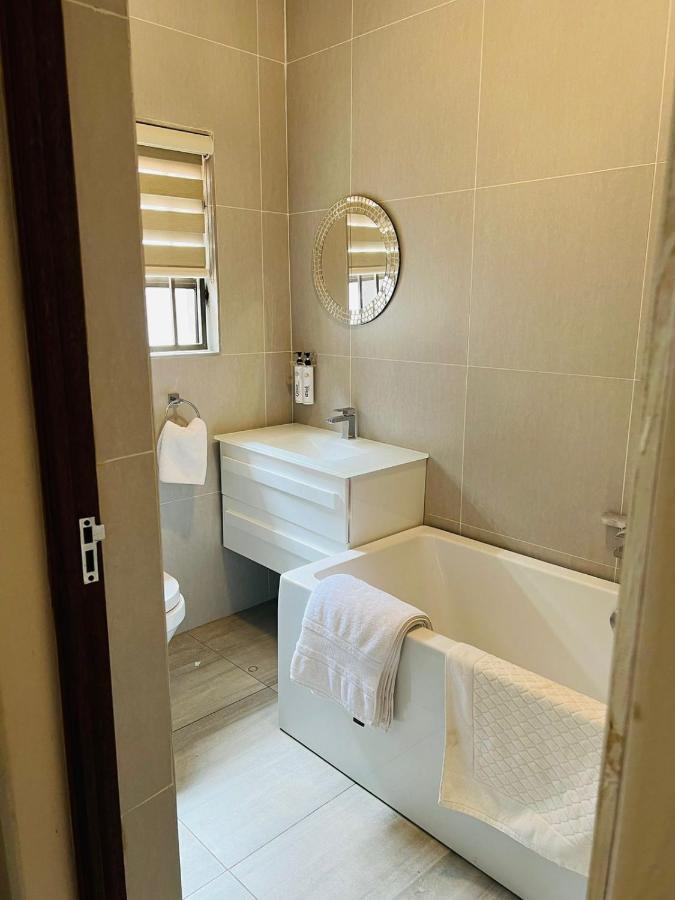Ultimate Sky _ 2 Bedroom Villa Pretoria-Noord エクステリア 写真